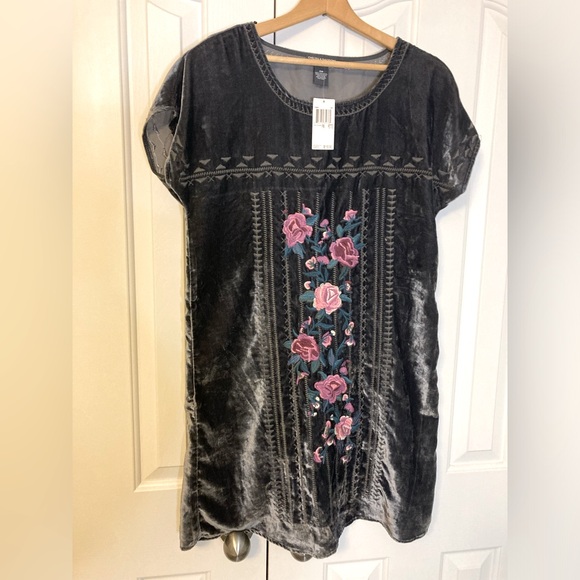 Whimsigoth Black Velvet Rose Embroidered Chelsea & Theodore shirt dress Petit M - Picture 2 of 8